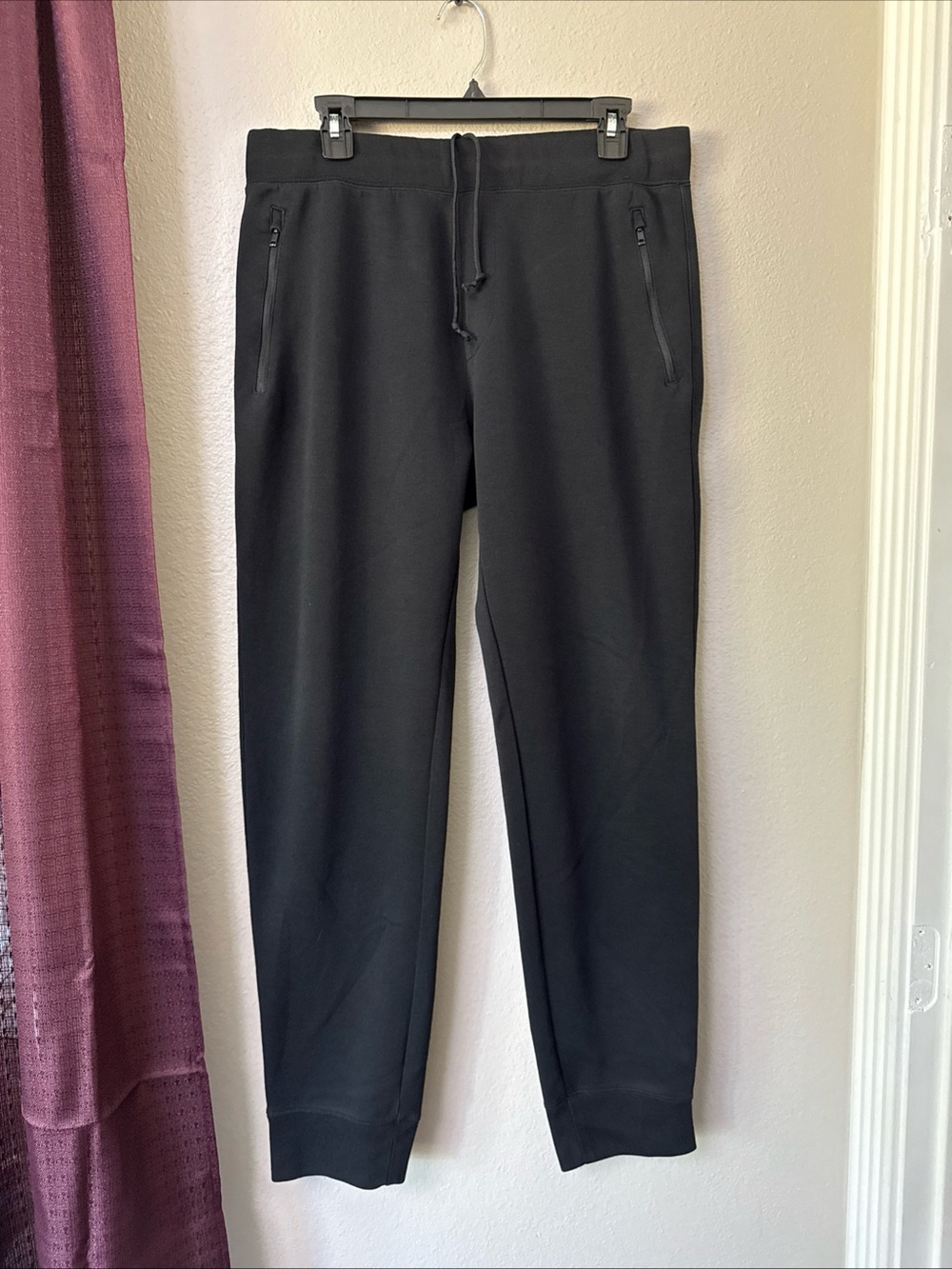 B4/5 Uniqlo Men’s Black Sweats/Jogger Size Large 32/30